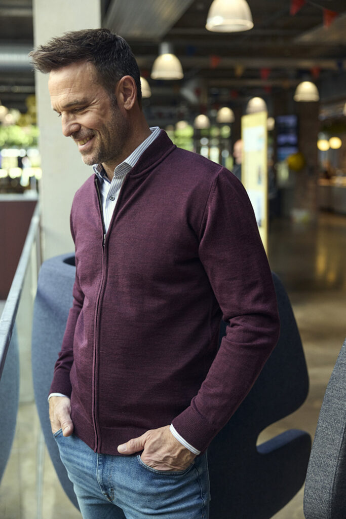 Cardigan med Zip i merinoull fra Clipper.