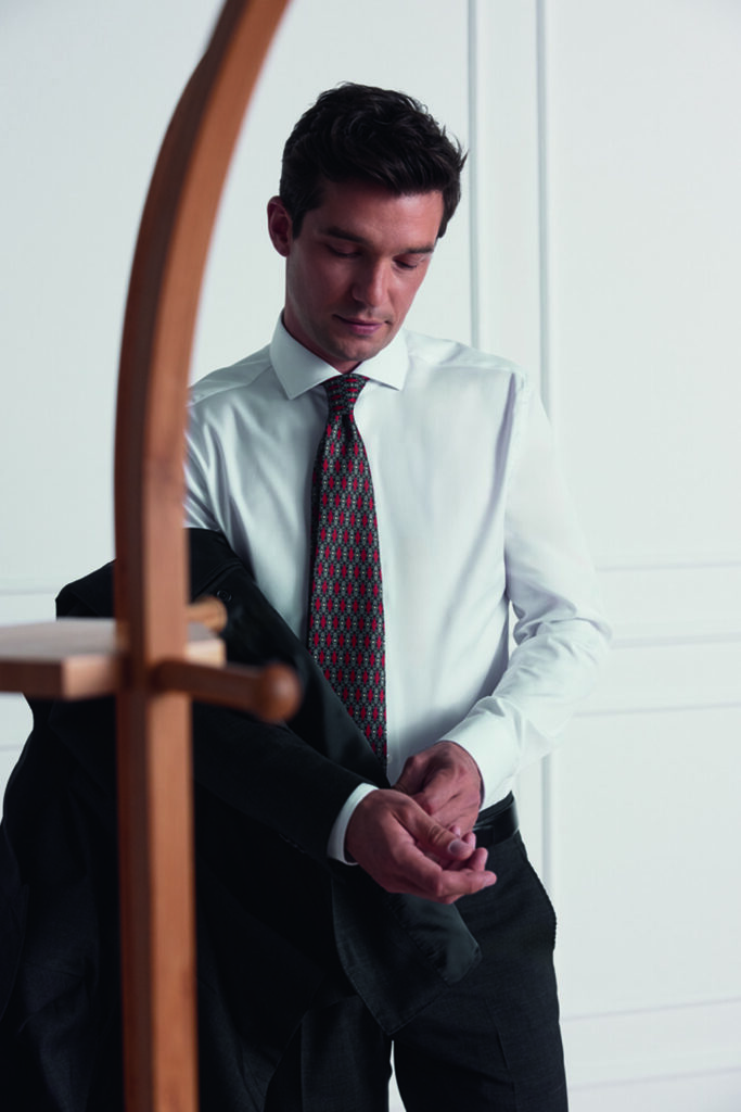 Klassisk hvit skorte fra Eterna